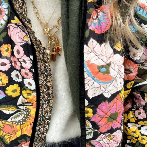 Host pick! 2 Left !!!🩷🩷BOHO FULL sherpa lined floral quilted jacket coat! - Picture 8 of 13